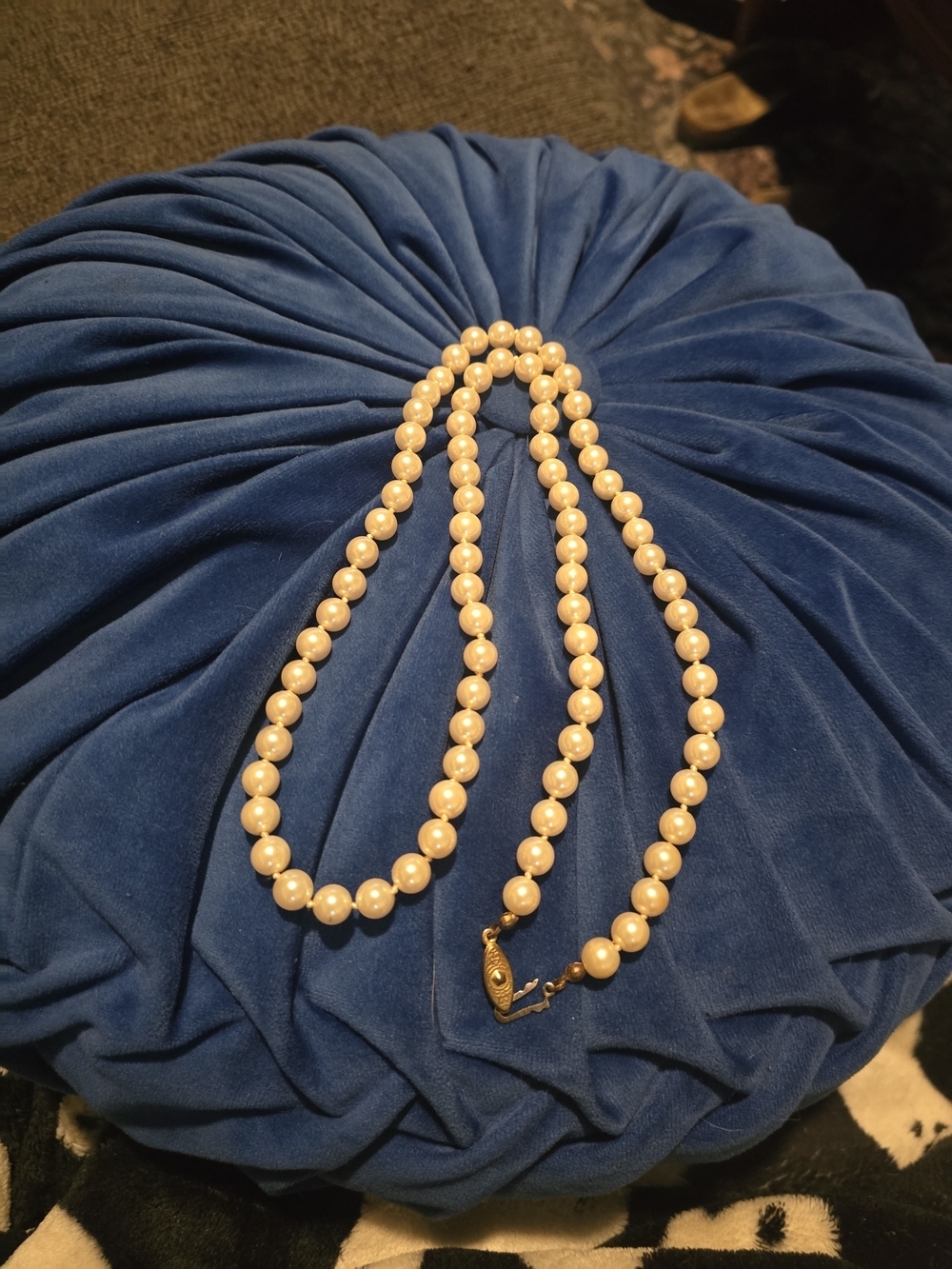 Vintage Classic Pearl Necklace with Gold Clasp - Weighted